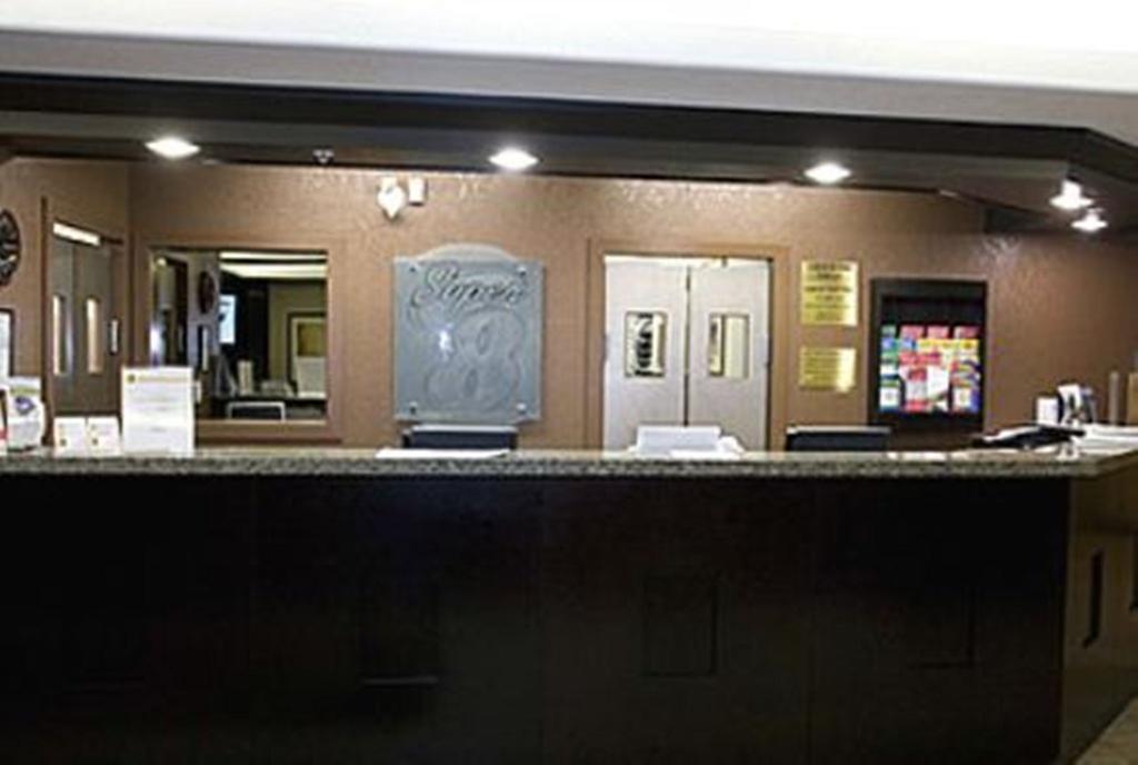 Super 8 By Wyndham Shawnessy Area