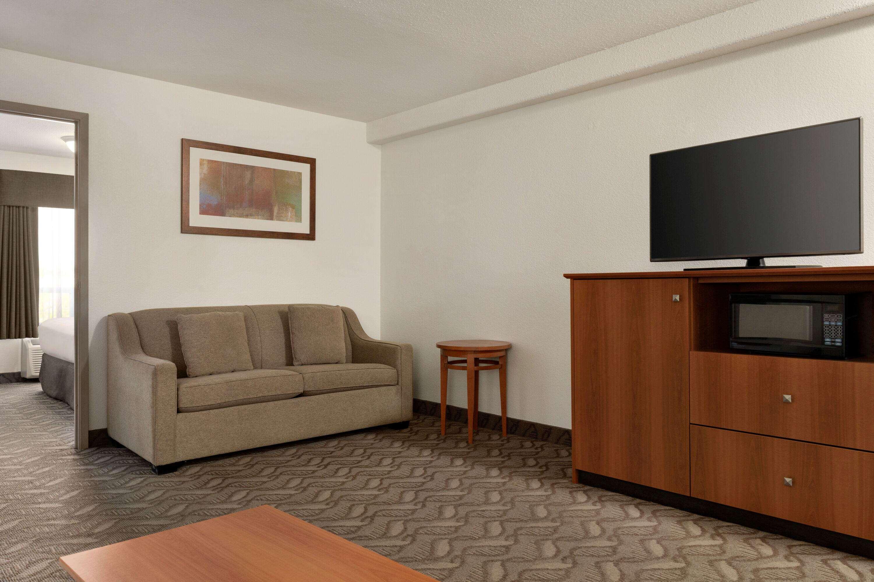 Super 8 By Wyndham Shawnessy Area