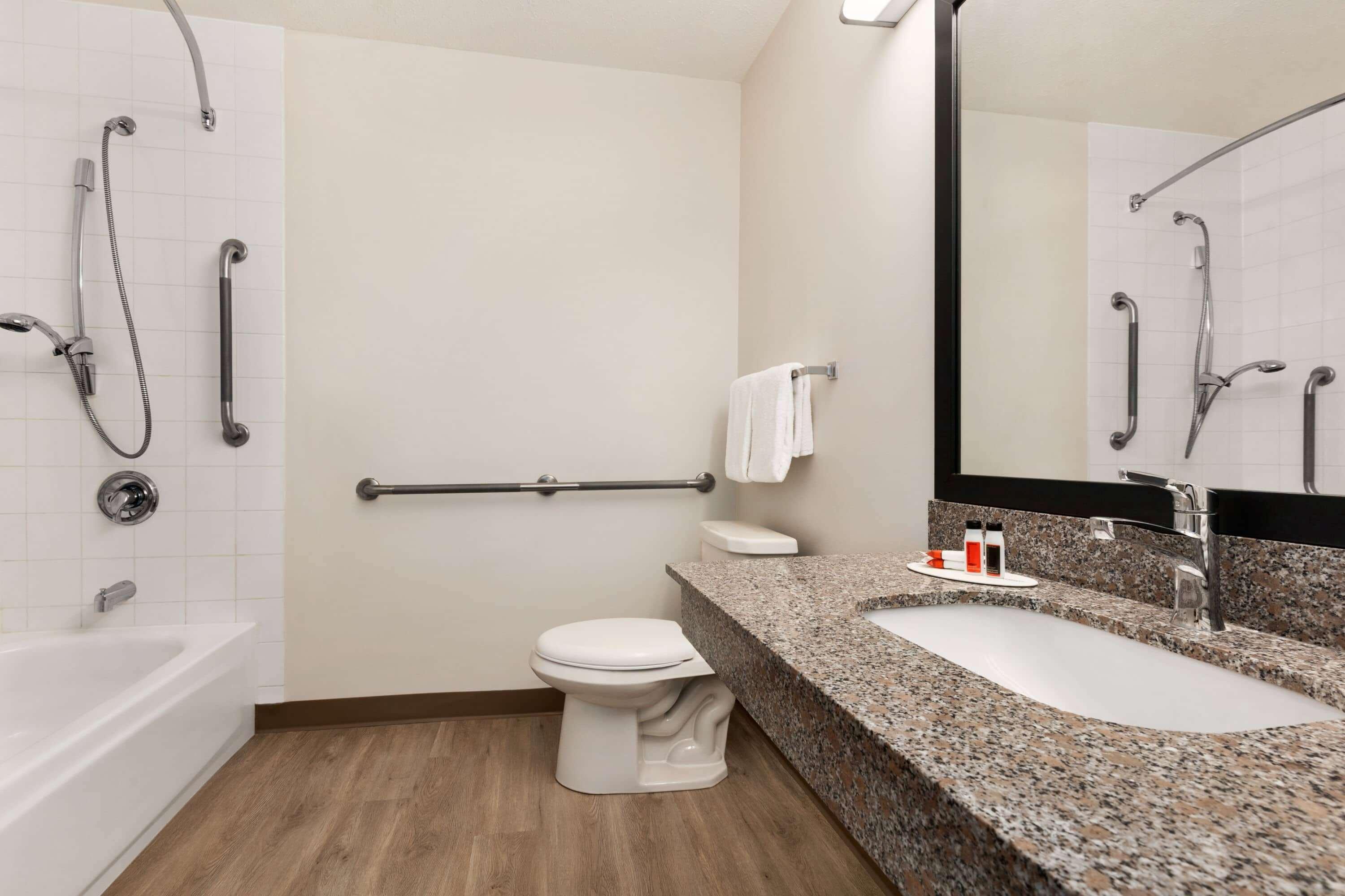 Hotel Super 8 By Wyndham Shawnessy Area