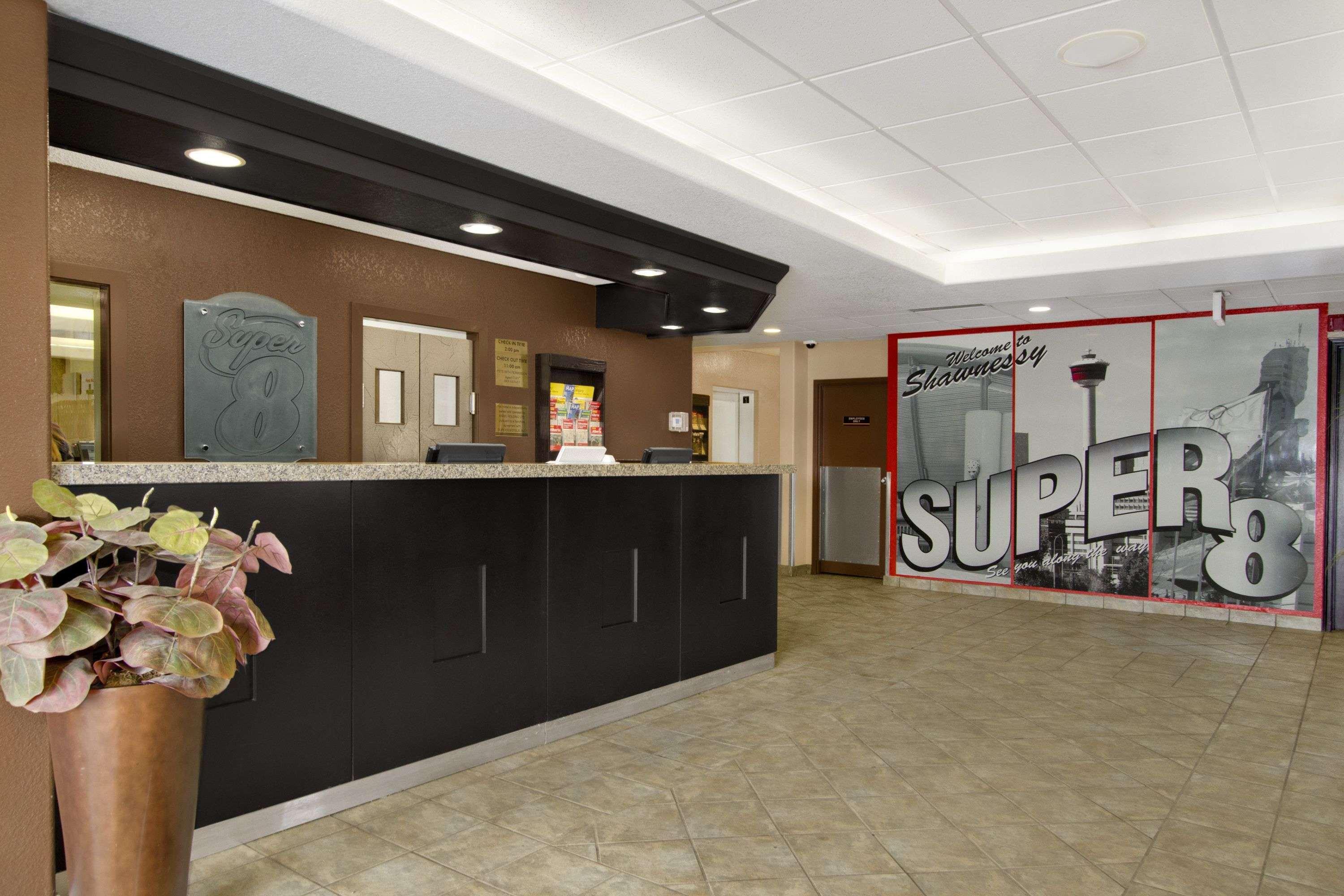 Super 8 By Wyndham Shawnessy Area 3*