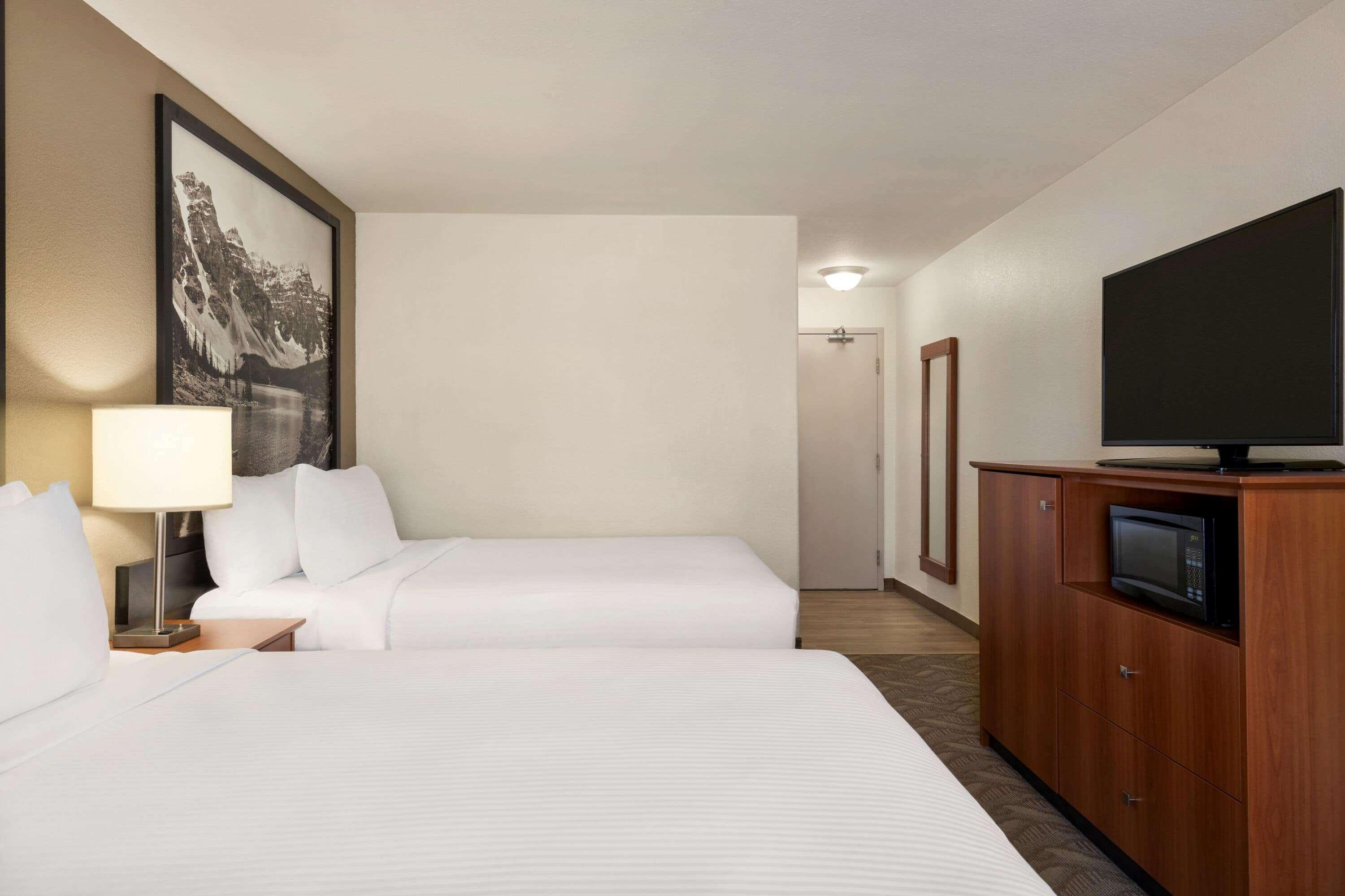 Super 8 By Wyndham Shawnessy Area Hotel