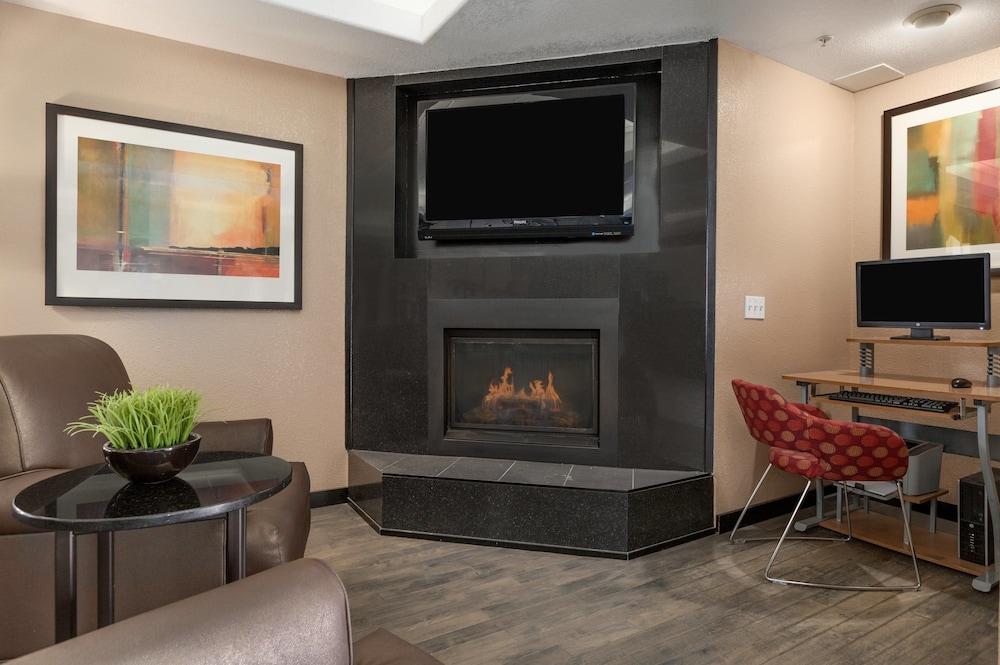 Hotel Super 8 By Wyndham Shawnessy Area