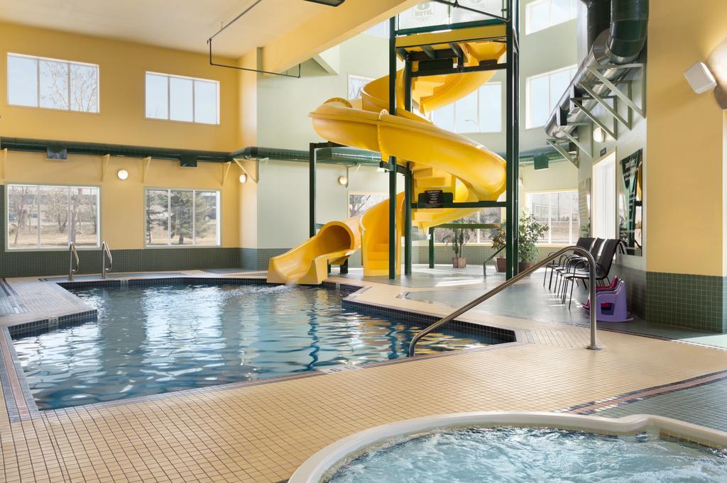 Super 8 By Wyndham Shawnessy Area Hotel Calgary
