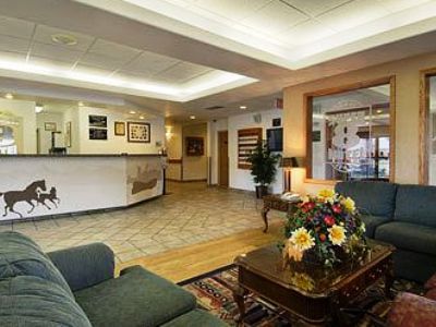 Hotel Super 8 By Wyndham Shawnessy Area Calgary