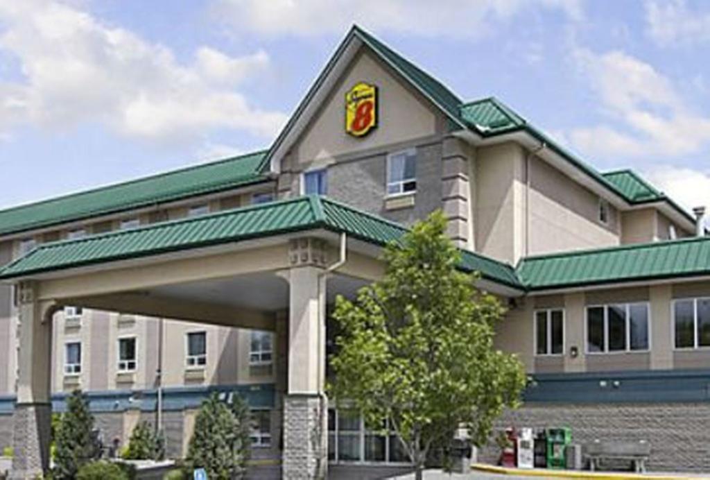 Super 8 By Wyndham Shawnessy Area
